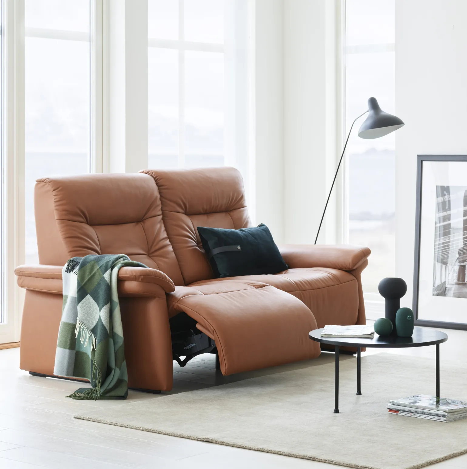 Stressless Mary is a truly sumptuous sofa with gentle curves and generous proportions that will forever remain timeless. With extra supple, soft cushions for added indulgence, individual seat modules can be fitted with motors to adjust the back and leg support effortlessly and are operated from an integrated panel, discreetly concealed on the right side of your seat.
Seat modules with or without power can be combined, and you can add a spacious corner module to your setup. Choose between a classic upholstered armrest or one with wooden details for a nordic touch. With a vast range of leathers, fabrics and colours available, designing your desired look has never been easier.
Please note that we only show a limited number of configurations on our website – if you require a different configuration please contact us.