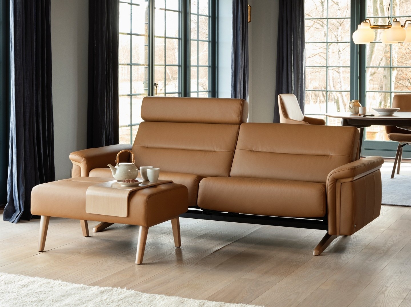 Stressless Stella is a soft and contemporary modular sofa that responds to your movements.
The Stressless BalanceAdapt™ system allows the sofa to respond to your natural movements, adjusting the seat as you move. Recliner, lean forward, lie doqn or put your feet up and feel how the soft and generous seat adapts to your position. When the occasion calls for just a regular sofa, simply lock the function to stop the seat from moving. The Stella is available with different armrests, seat widths, corner and custom headrest and footstool.
Please note that we only show a limited number of configurations on our website – if you require a different configuration please contact us.