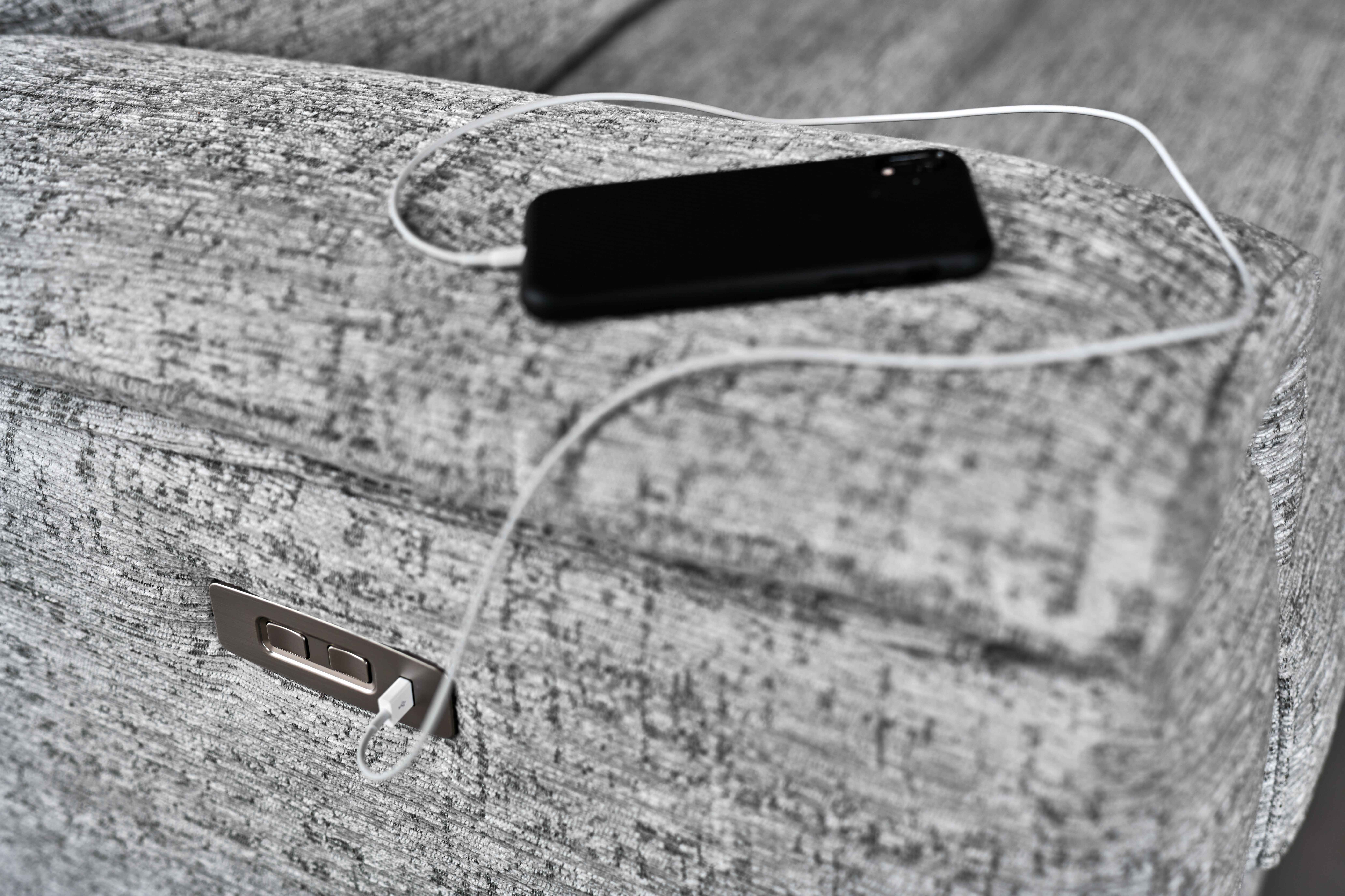 Ellis Power with USB