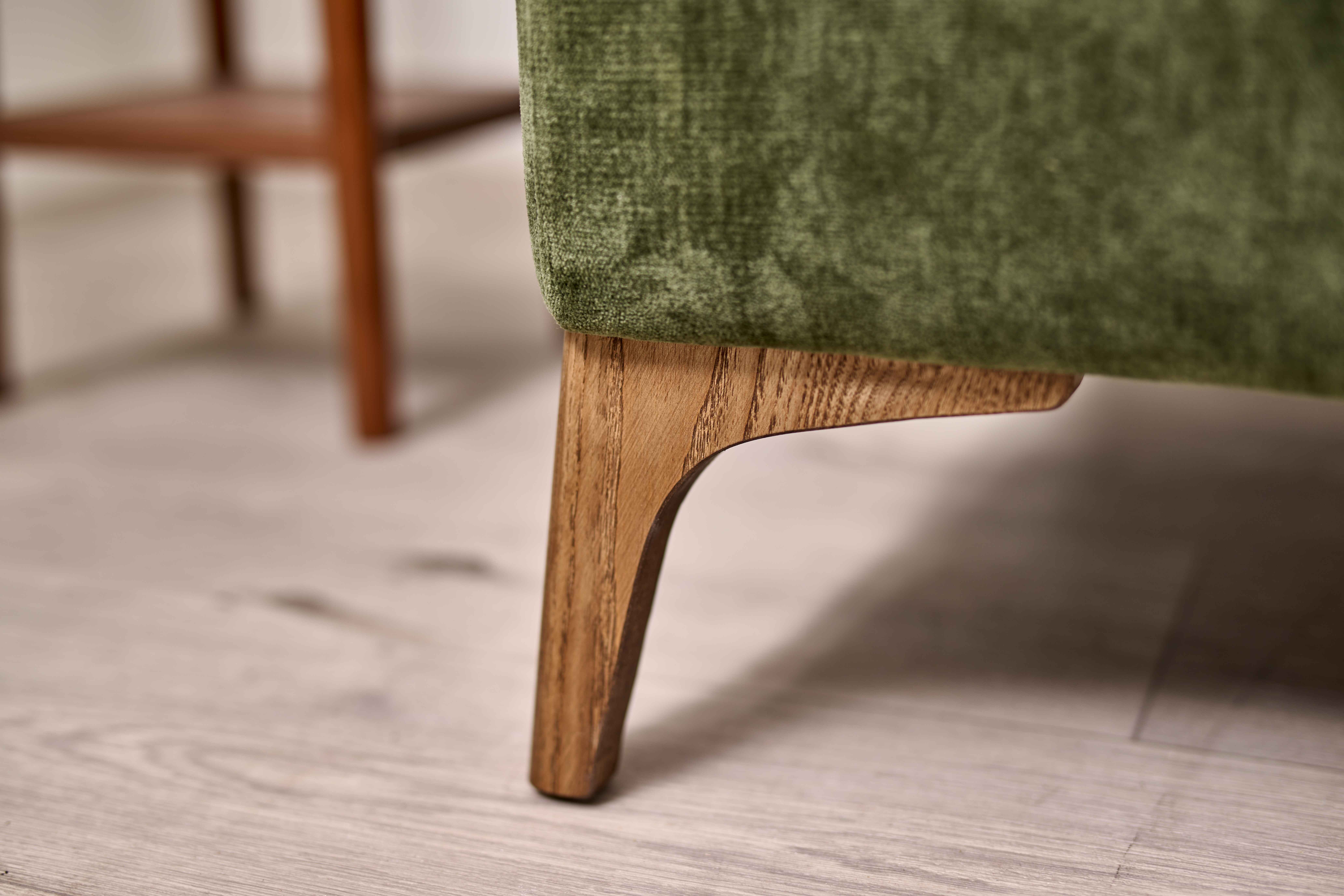 Ashwood Hansson Leg Detail
