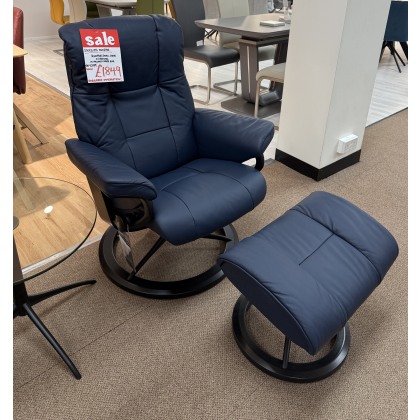 Stressless Mayfair Small Signature Chair with Footstool Stressless Mayfair Small Signature Chair with Footstool