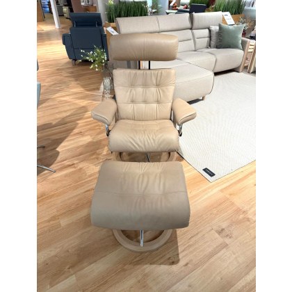Stressless Erik Medium Signature Chair with Footstool Stressless Erik Medium Signature Chair with Footstool