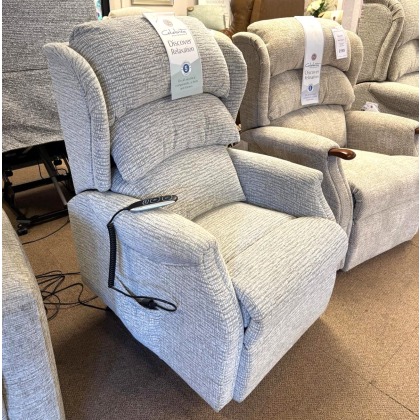 Celebrity Westbury Petite Riser Recliner Chair Celebrity Westbury Petite Riser Recliner Chair