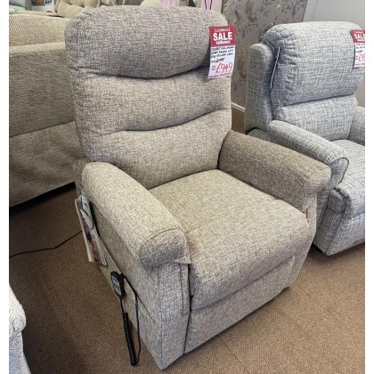 Celebrity Hollingwell Grande Dual Motor Riser Recliner Chair Celebrity Hollingwell Grande Dual Motor Riser Recliner Chair